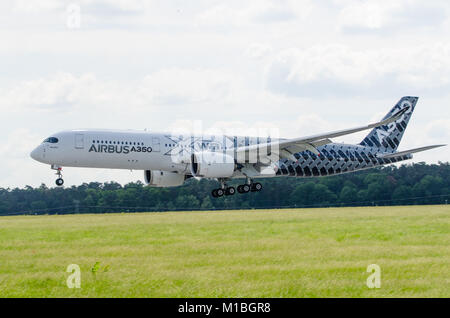 Schönefeld di Berlino, Germania, Giugno 03. 2016.; Airbus A350 - XWB 900 durante la Ila di Berlino Schönefeld Foto Stock