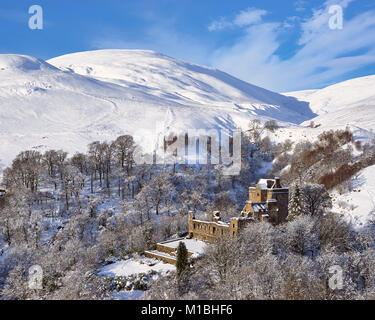 Castle Campbell, Dollaro, Clackmannanshire, Scozia. In inverno la neve, noto anche come Castello di Doom Foto Stock