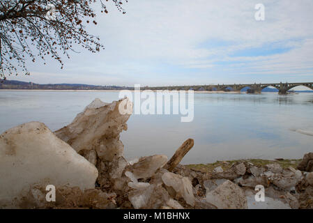 Inceppamento del ghiaccio sul fiume Susquehanna da York County PA Foto Stock