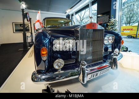 Berlino - Dicembre 21, 2017: Showroom. British ultra-exclusive limousine Rolls-Royce Phantom VI, 1970. Carrozzerie è stato creato da Mulliner Park Ward. Foto Stock