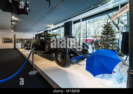 Berlino - Dicembre 21, 2017: Showroom. Auto di lusso Rolls-Royce Phantom II Continental Park Ward Touring Saloon, 1933. Foto Stock