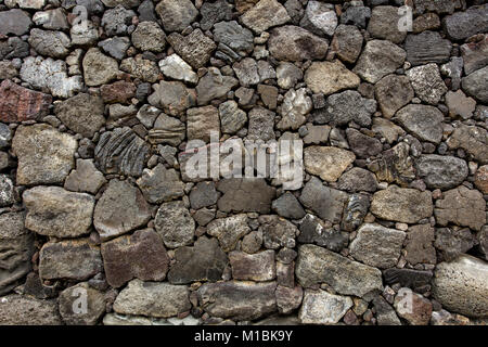 Muro di pietra costituito da rocce di origine vulcanica di Puuhonua o honaunau, Hawaii Foto Stock