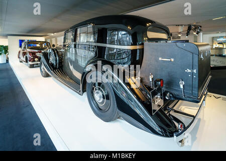 Berlino - Dicembre 21, 2017: Showroom. Auto di lusso Rolls-Royce Phantom III Touring Limousine, 1937. Carrozzerie da Gurney Nutting. Foto Stock