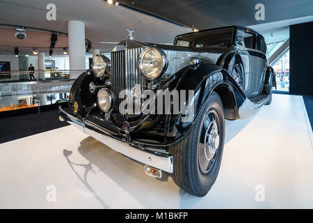 Berlino - Dicembre 21, 2017: Showroom. Auto di lusso Rolls-Royce Phantom III Touring Limousine, 1937. Carrozzerie da Gurney Nutting. Foto Stock