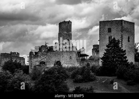 Le rovine del castello di Brandeburgo vicino al villaggio di Lauchroeden, un quartiere di Gerstungen, nello stato federale della Turingia. Germania. Foto Stock