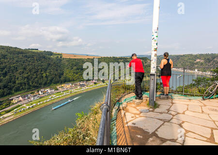 Loreley Rock, Rheingau, Patrimonio Mondiale UNESCO Valle del Reno superiore e centrale, punto di vedetta sulla roccia, il fiume Reno, Germania, Foto Stock