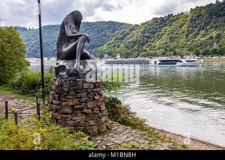 Loreley figura, Rheingau, Patrimonio Mondiale UNESCO Valle del Reno superiore e centrale, punto di vedetta sulla roccia, vicino a St. Goar, Foto Stock