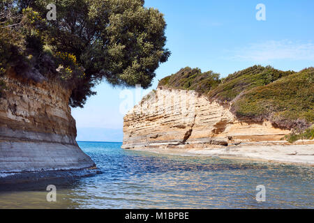 Sidari, Corfù, Grecia. Formazione rocciosa di Canal D'Amour a Sidari. Canal dell'amore. Foto Stock