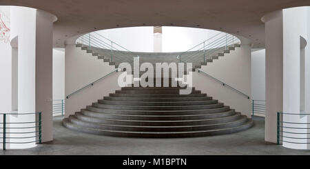 La scala nel museo d'arte di Bonn, architetto Axel Schultes, Museo striscia, Bonn, Renania settentrionale-Vestfalia, Germania Foto Stock