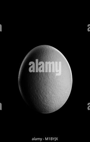 Waxing gibbous fase lunare mostra da uovo nella notte con shadow Planet Food concept di sfondo spazio Foto Stock