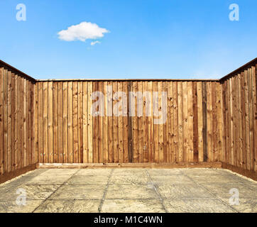 Britannico tradizionale cortile circondato da recinzione Foto Stock