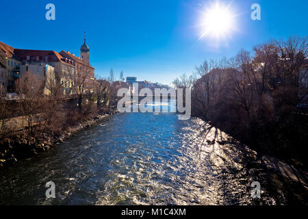 Graz e Mur river coast vista al tramonto, Stiria regione dell'Austria Foto Stock