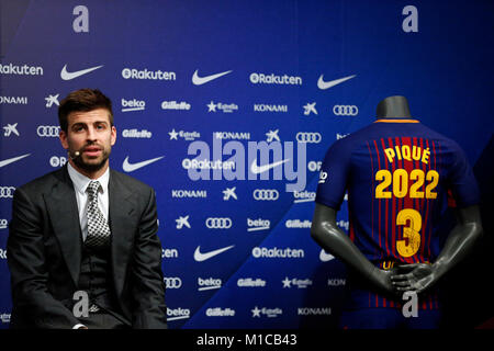 Barcellona, Spagna. 29 gen, 2018. Gerard Pique rinnova il suo contratto con il FC Barcelona e il 29 gennaio 2018 a Barcellona, Spagna. Credito: Gtres Información más Comuniación on line, S.L./Alamy Live News Foto Stock