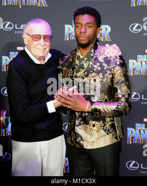 Los Angeles, California, USA. Il 29 gennaio, 2018. (L-R) Writer/produttore di Stan Lee e attore CHadwick Boseman assiste la Premiere mondiale di Marvel Studios" "Black Panther' al teatro Dolby on gennaio 29, 2018 a Los Angeles, California. Foto di Barry re/Alamy Live News Foto Stock