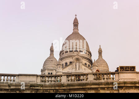 Il Sacre Coer, la Basilica del Sacro Cuore di Parigi, landmark chiesa sulla sommità della collina di Montmartre, Parigi, Francia Foto Stock