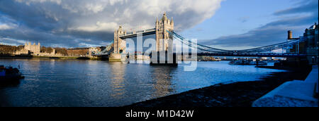 Vista panoramica del Tower Bridge e la Torre di Londra Foto Stock