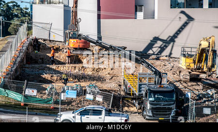 Gosford, Australia-September 4. 2017: Scavo progressi su un blocco di nuove unità abitative in costruzione a 47 Beane San Nuovo Galles del Sud, Australia. Foto Stock