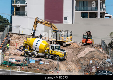 Gosford, Australia - 5 settembre. 2017: Scavo progressi su un blocco di nuove unità abitative in costruzione in Beane San Nuovo Galles del Sud, Australia. Foto Stock