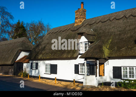 Boot e pattino Cottage con fienile, comune Lane , Hemingford Abbots, Cambridgeshire, Inghilterra, Regno Unito. Foto Stock