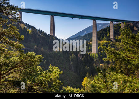 Europa ponte sulla A13 autostrada del Brennero, nei pressi di Innsbruck, in Tirolo, Austria Foto Stock