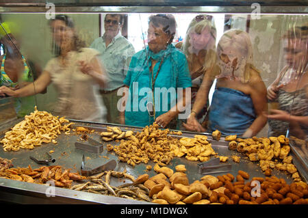 Pesce fritto shop, 'Las Flores', Cadiz, regione dell'Andalusia, Spagna, Europa Foto Stock