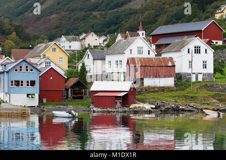 Villaggio di Pescatori di Undredal sulla riva del Aurlandsfjord, Sognefjord, Norvegia. Foto Stock