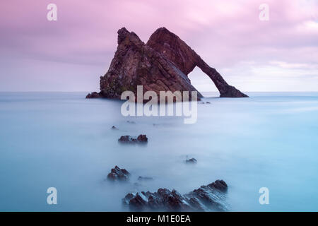 La Prua Fiddle Rock, Portknockie. Sulla costa di Moray, Scozia Foto Stock