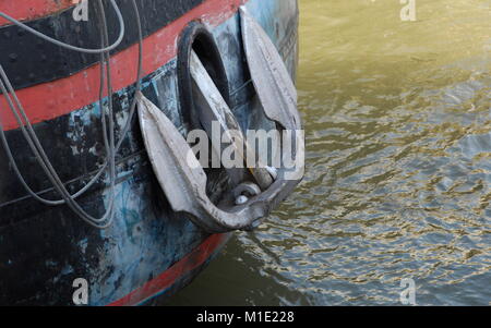 Parigi - barca PENICHES lungo il fiume Senna - Fiume Senna PANORAMA - PENICHES dettagli - SENNA - ponti di Parigi : la porta SOLFERINO PARIGI © F.BEAUMONT Foto Stock