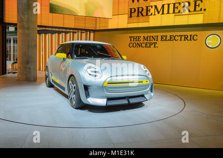 Francoforte, Germania - Sep 17, 2017: Mini concept car elettrica al Salone di Francoforte, vista lato destro Foto Stock