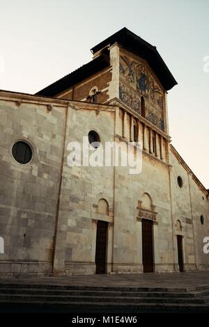 La Chiesa di San Pietro Somaldi e campanile a Lucca Italia Foto Stock