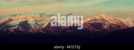 Kings Canyon montagna con la neve e il cloud al tramonto Foto Stock