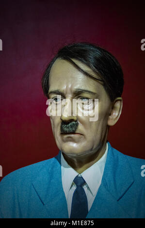 Statua di cera del dittatore nazista Adolf Hitler a Cracovia Wax Museum - Cracow Polonia. Foto Stock