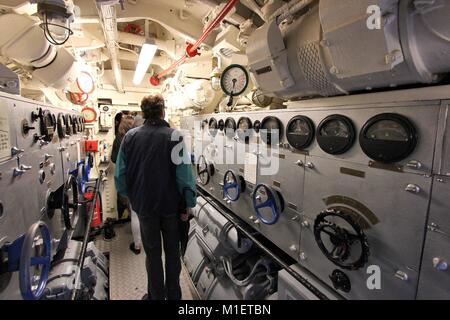 LABOE, Germania - 30 agosto 2014: la gente visita sommergibile tedesco U-995 (museo nave) in Laboe. È il solo tipo di superstite VII sottomarino al mondo Foto Stock