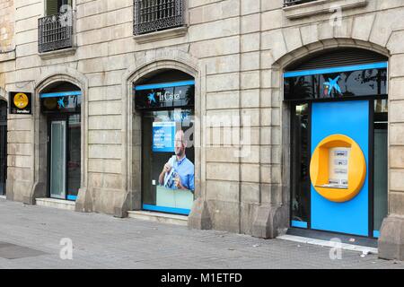 Barcellona, Spagna - 6 novembre: La Caixa Bank il 6 novembre 2012 a Barcellona, Spagna. La Caixa è leader in Europa banca di risparmio con 6.500 filiali un Foto Stock