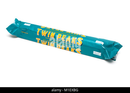 Poundland's Twin Peaks £1 barra di cioccolato un Toblerone bar lookalike, isolato su una bianca di sfondo per studio. Foto Stock
