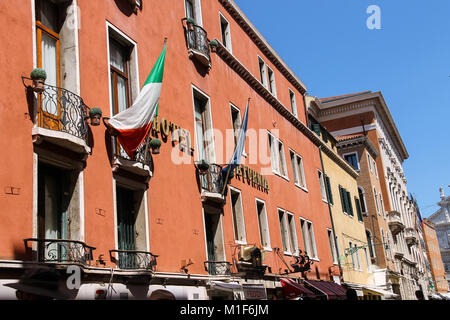 Venezia, Italia - 13 agosto 2016: facciata di Saturnia International Hotel (San Marco) Foto Stock