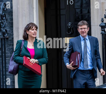 Londra 30 gennaio 2018, Claire Perry MP, il ministro dell'energia e Greg Clark, Business Secretaray lasciare 10 Downing Street folloiwng una riunione del gabinetto Credito: Ian Davidson/Alamy Live News Foto Stock