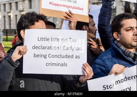 Londra 30 Gennaio 2018 Silled Migrents protestare di fronte a Downing Street a lamentarsi circa il loro trattamento mediante l'Home Office e HMRC Credito: Ian Davidson/Alamy Live News Foto Stock