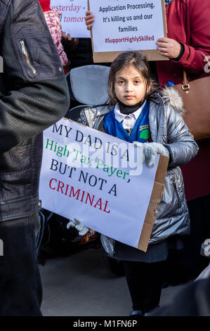 Londra 30 Gennaio 2018 Silled Migrents protestare di fronte a Downing Street a lamentarsi circa il loro trattamento mediante l'Home Office e HMRC Credito: Ian Davidson/Alamy Live News Foto Stock