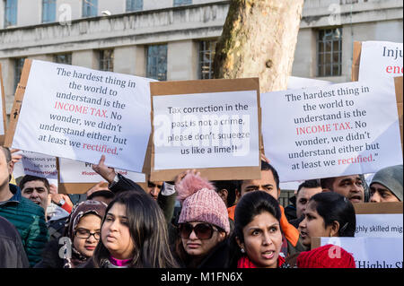 Londra 30 Gennaio 2018 Silled Migrents protestare di fronte a Downing Street a lamentarsi circa il loro trattamento mediante l'Home Office e HMRC Credito: Ian Davidson/Alamy Live News Foto Stock