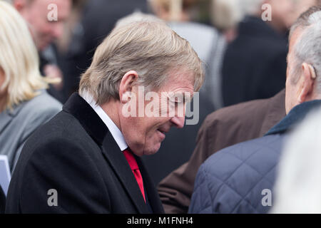 Warrington, Liverpool, Regno Unito. 30 gen, 2018. Ex giocatore di Liverpool kenny Dalglish assiste al funerale di ex Liverpool FC portiere Tommy Lawrence, a St Elphin la chiesa parrocchiale, la chiesa di St, Warrington. Credito: ken biggs/Alamy Live News Foto Stock