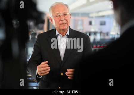 Berlino, Germania. 30 gen, 2018. FILE foto: Wolfgang Ischinger, presidente della in occasione della conferenza di Monaco sulla sicurezza a Berlino, Germania, 15 maggio 2017. REUTERS/Reinhard Krause/File Photo credit: Gtres Información más Comuniación on line, S.L./Alamy Live News Foto Stock