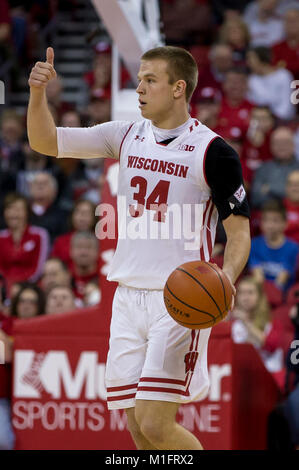 Madison, WI, Stati Uniti d'America. 29 gen, 2018. Wisconsin Badgers guard Brad Davison #34 durante il NCAA pallacanestro tra il Nebraska Cornhuskers e Wisconsin Badgers a Kohl Center a Madison, WI. Il Nebraska sconfitto Wisconsin 74-63. John Fisher/CSM/Alamy Live News Foto Stock