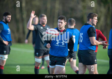 Cardiff, Regno Unito. 30 gen, 2018. Tomos Williams durante il rugby gallese di formazione presso il Vale Hotel campi di gioco in Hensol, vicino a Cardiff oggi davanti a loro apertura Natwest Sei Nazioni fixture con la Scozia durante il fine settimana. Credito: Phil Rees/Alamy Live News Foto Stock