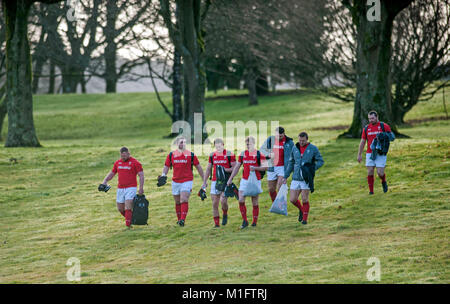 Cardiff, Regno Unito. 30 gen, 2018. Arrivano i giocatori di rugby gallese di formazione presso il Vale Hotel campi di gioco in Hensol, vicino a Cardiff oggi davanti a loro apertura Natwest Sei Nazioni fixture con la Scozia durante il fine settimana. Credito: Phil Rees/Alamy Live News Foto Stock