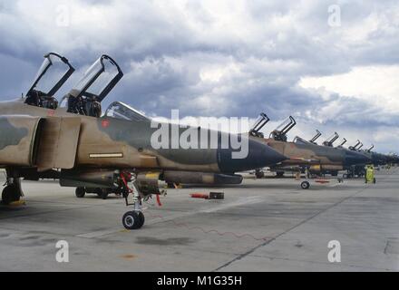 Decomomannu air base (Sardegna, Italia), US Air Force F 4 Phantom II fighters, Maggio 1985 Foto Stock