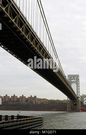 Il Ponte George Washington Bridge come si vede dal New Jersey. Foto Stock