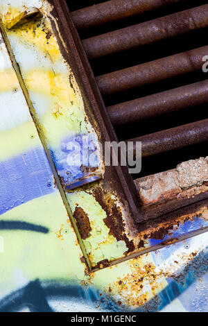 Abstract di un vecchio insediamento industriale di sfiato sul vecchio edificio a Detroit, Michigan Foto Stock