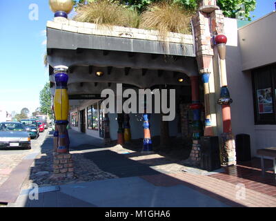 Hundertwasser. Famoso Toilettes pubbliche in Kawakawa Nuova Zelanda Foto Stock