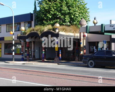 Hundertwasser. Famoso Toilettes pubbliche in Kawakawa Nuova Zelanda Foto Stock